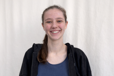 Eleven Lisa som går foto estet