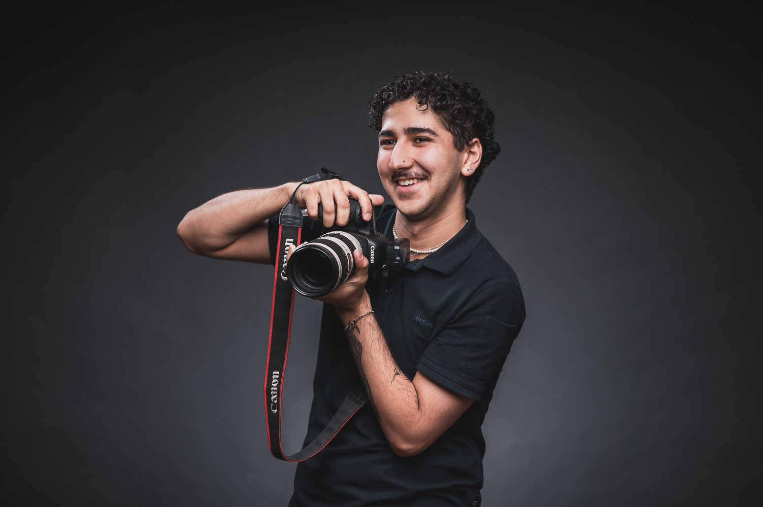 Elev från profilen Fotografisk bild och digital retusch.
